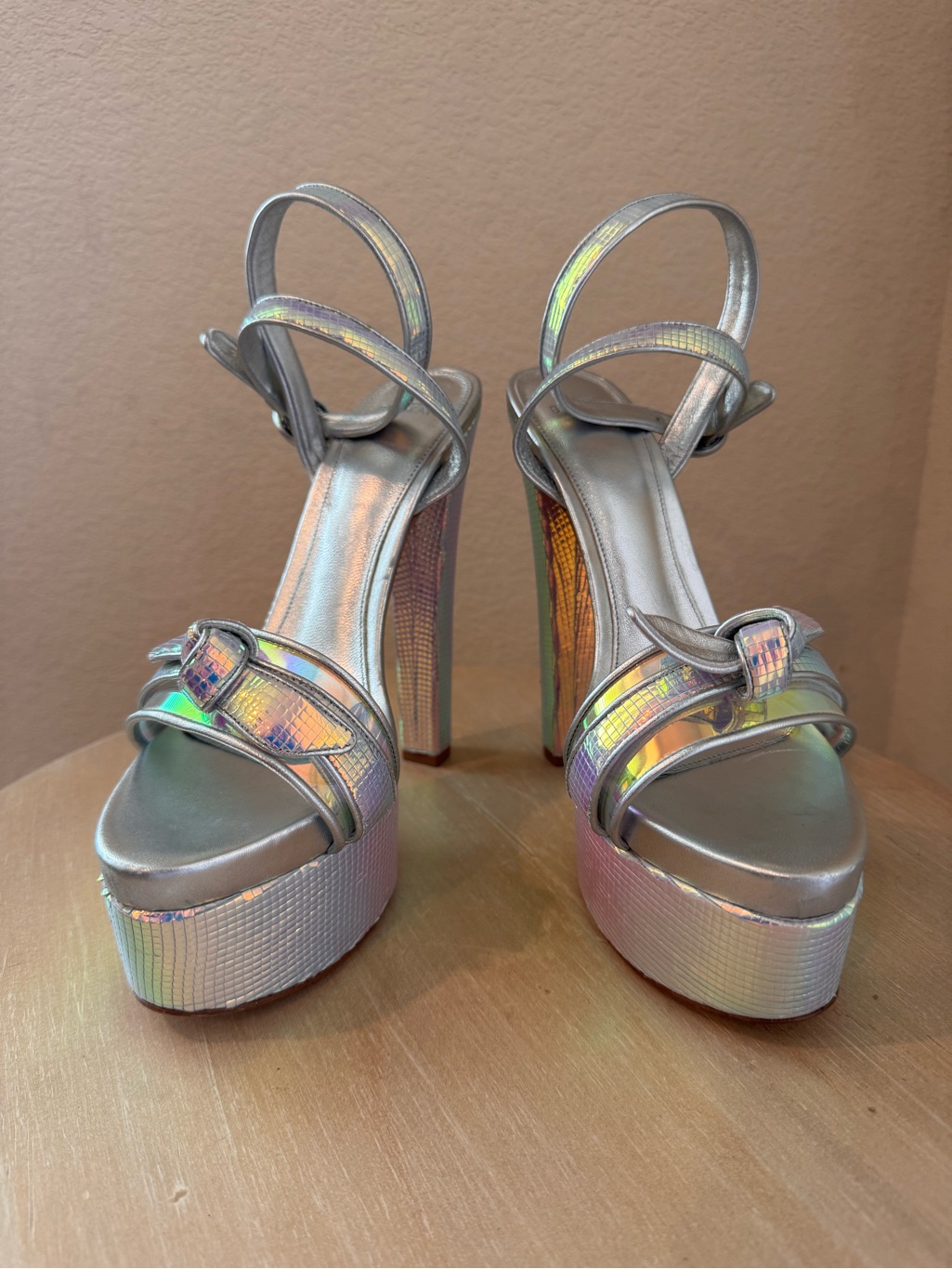 Alexandre Birman Clarita 100 Iridescent Holographic Platform Sandal Size 10 Nib